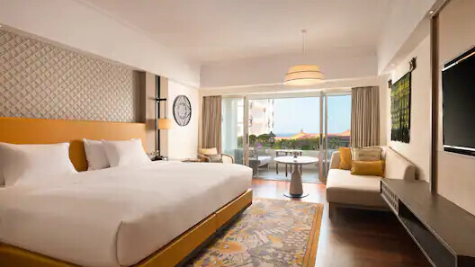 King Guest Room Garden View 